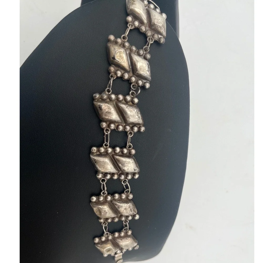 Vintage 1940s Mexican Silver Repousse Pillow Link Panel Bracelet 15g